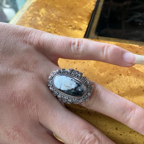 Genuine White Buffalo Sterling Silver Artistic Ring Size 6 - Picture 3 of 8